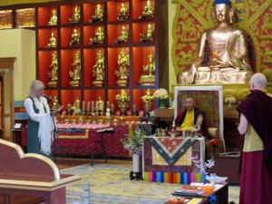 Elizabeth_Noone_after_presenting_the_Guru_Rinpoche_mantras